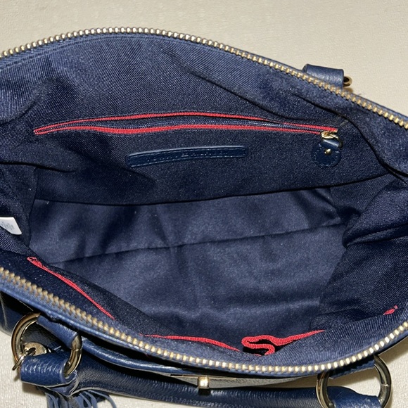 Tommy Hilfiger purse - Picture 7 of 9